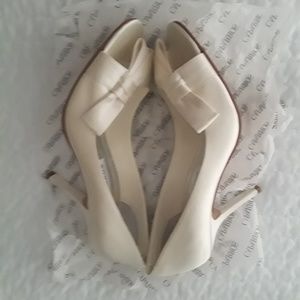 Caparros beautiful cream shoes